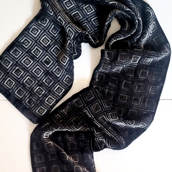 Black w/Grey Velvet Scarf - Picture 5 of 12